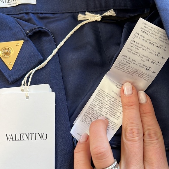 NWT Authentic VALENTINO V Plaque blue silk and wool cady Mini Skirt size 6 - Picture 5 of 6